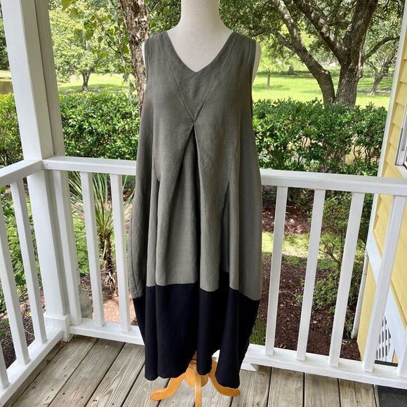 AMKE Korea Colorblock Dress - Picture 1 of 3